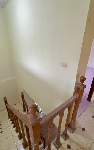 Casa à venda com 286m², 6 quartos e 2 vagasEscada interna 