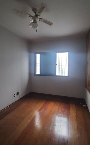 Casa para alugar com 250m², 3 quartos e 4 vagasQuarto