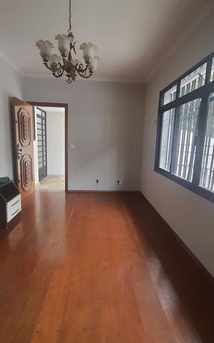 Casa para alugar com 250m², 3 quartos e 4 vagasSala