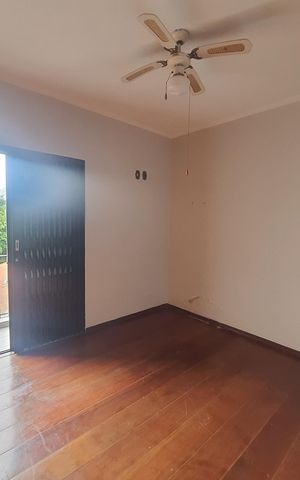 Casa para alugar com 250m², 3 quartos e 4 vagasQuarto