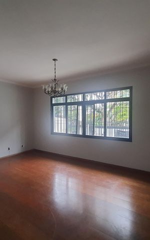 Casa para alugar com 250m², 3 quartos e 4 vagasSala