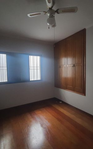 Casa para alugar com 250m², 3 quartos e 4 vagasQuarto