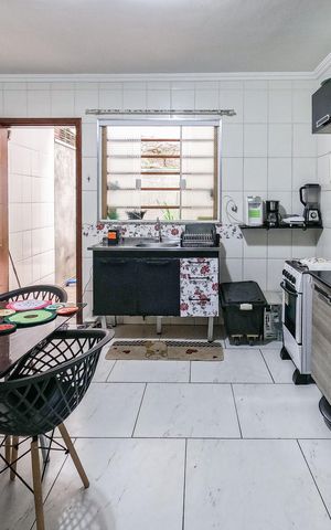 Casa à venda com 113m², 2 quartos e 2 vagas Casa à venda com 113m², 2 quartos e 2 vagasCozinha