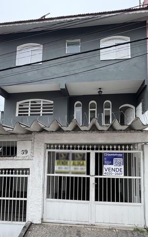 Casa para alugar com 219m², 3 quartos e 3 vagas Casa para alugar com 219m², 3 quartos e 3 vagasFachada