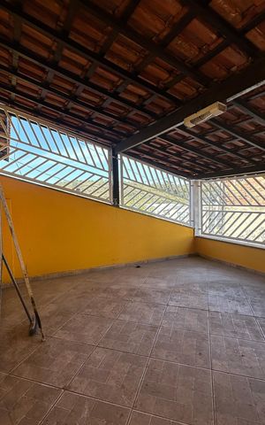 Casa à venda com 363m², 4 quartos e 2 vagas Casa à venda com 363m², 4 quartos e 2 vagasVaranda