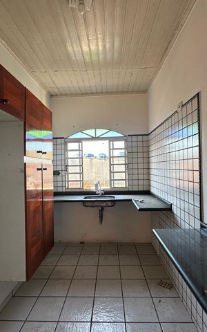 Casa à venda com 363m², 4 quartos e 2 vagas Casa à venda com 363m², 4 quartos e 2 vagasCozinha