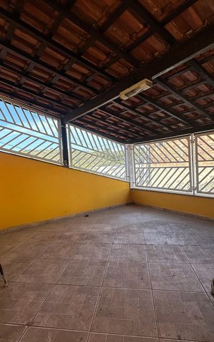 Casa à venda com 363m², 4 quartos e 2 vagas Casa à venda com 363m², 4 quartos e 2 vagasVaranda