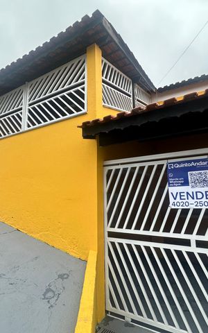 Casa à venda com 363m², 4 quartos e 2 vagas Casa à venda com 363m², 4 quartos e 2 vagasFachada