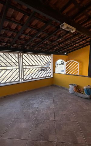 Casa à venda com 363m², 4 quartos e 2 vagas Casa à venda com 363m², 4 quartos e 2 vagasVaranda