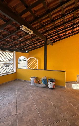 Casa à venda com 363m², 4 quartos e 2 vagas Casa à venda com 363m², 4 quartos e 2 vagasVaranda