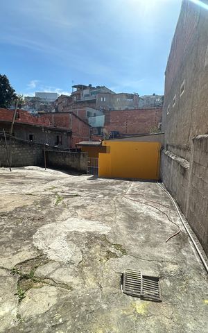 Casa à venda com 363m², 4 quartos e 2 vagas Casa à venda com 363m², 4 quartos e 2 vagasQuintal