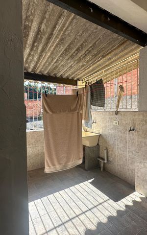 Casa à venda com 363m², 4 quartos e 2 vagas Casa à venda com 363m², 4 quartos e 2 vagasÁrea de Serviço