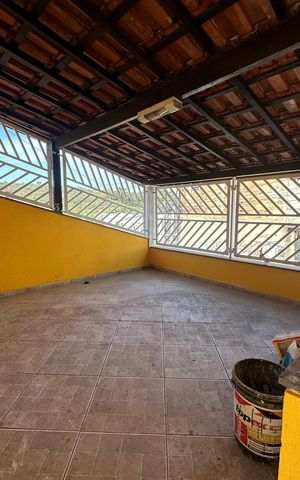Casa à venda com 363m², 4 quartos e 2 vagas Casa à venda com 363m², 4 quartos e 2 vagasVaranda