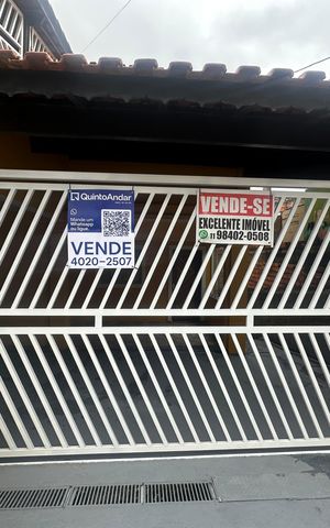 Casa à venda com 363m², 4 quartos e 2 vagas Casa à venda com 363m², 4 quartos e 2 vagasFachada