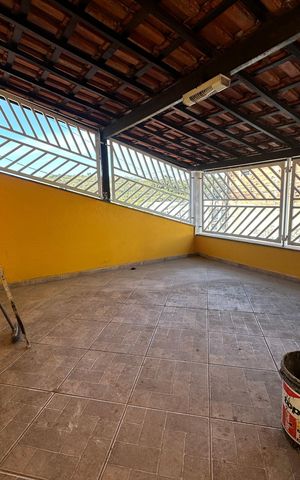 Casa à venda com 363m², 4 quartos e 2 vagas Casa à venda com 363m², 4 quartos e 2 vagasVaranda