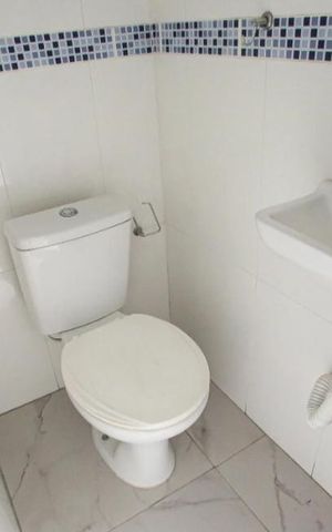 Casa de condomínio para alugar com 123m², 2 quartos e 2 vagas Casa de condomínio para alugar com 123m², 2 quartos e 2 vagasBanheiro