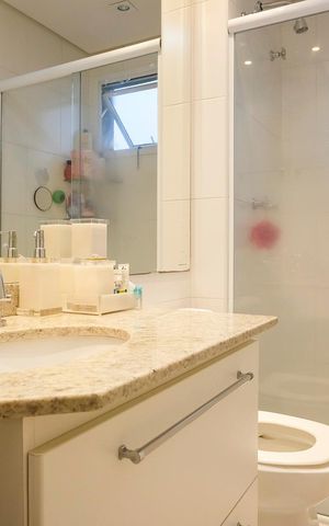 Apartamento à venda com 83m², 2 quartos e 2 vagasBanheiro da suíte