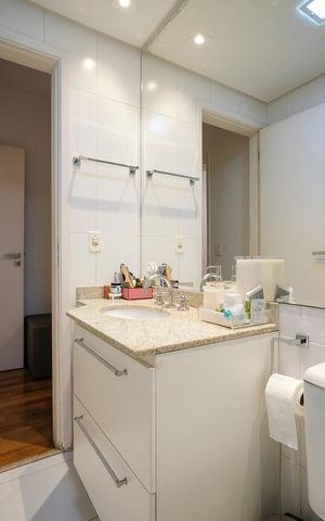 Apartamento à venda com 83m², 2 quartos e 2 vagasBanheiro da suíte