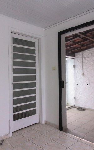 Casa para alugar com 246m², 2 quartos e 2 vagas Casa para alugar com 246m², 2 quartos e 2 vagasSala