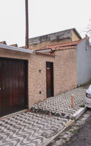 Casa para alugar com 246m², 2 quartos e 2 vagas Casa para alugar com 246m², 2 quartos e 2 vagasFachada