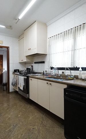 Apartamento à venda com 200m², 4 quartos e 4 vagasCozinha
