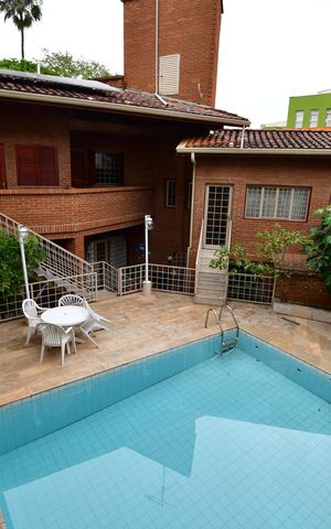 Casa para alugar com 430m², 4 quartos e 2 vagasÁrea externa