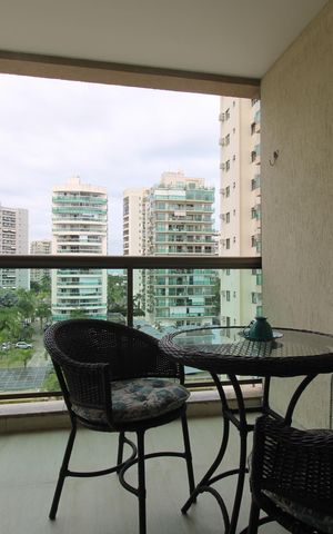Apartamento à venda com 65m², 2 quartos e 1 vagaSala - Varanda