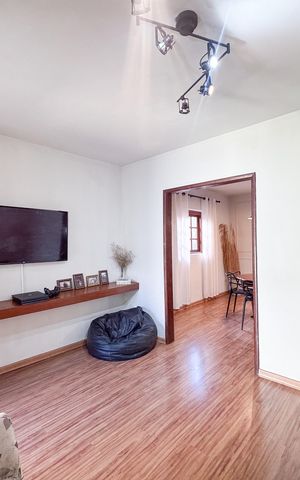 Casa à venda com 180m², 5 quartos e 4 vagas Casa à venda com 180m², 5 quartos e 4 vagasSala