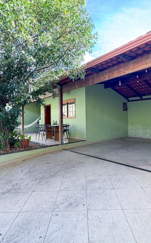 Casa à venda com 180m², 5 quartos e 4 vagas Casa à venda com 180m², 5 quartos e 4 vagasGaragem