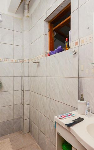 Casa à venda com 200m², 4 quartos e 2 vagas Casa à venda com 200m², 4 quartos e 2 vagasBanheiro - Casa 2