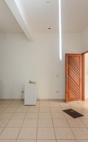 Casa à venda com 200m², 4 quartos e 2 vagas Casa à venda com 200m², 4 quartos e 2 vagasSala - Casa 2