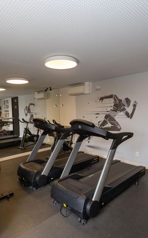 Apartamento à venda com 176m², 4 quartos e 4 vagas Apartamento à venda com 176m², 4 quartos e 4 vagasÁrea comum - Academia
