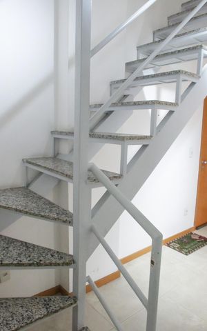 Apartamento para alugar com 136m², 3 quartos e 2 vagasEscada