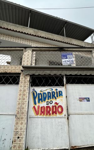 Casa para alugar com 75m², 2 quartos e 2 vagasFachada + placa