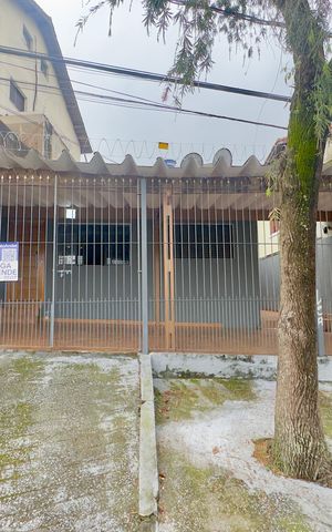 Casa para alugar com 160m², 2 quartos e 2 vagas Casa para alugar com 160m², 2 quartos e 2 vagasPlaca instalada na fachada do imóvel