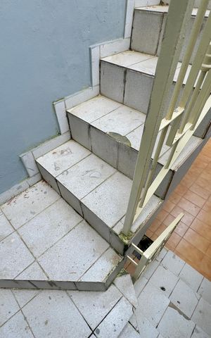 Casa para alugar com 160m², 2 quartos e 2 vagas Casa para alugar com 160m², 2 quartos e 2 vagasEscada externa