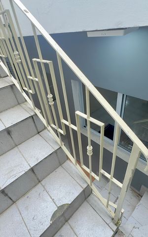 Casa para alugar com 160m², 2 quartos e 2 vagas Casa para alugar com 160m², 2 quartos e 2 vagasEscada externa