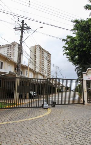 Casa de condomínio para alugar com 94m², 3 quartos e 2 vagas Casa de condomínio para alugar com 94m², 3 quartos e 2 vagasFachada