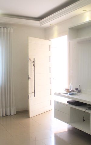 Casa à venda com 235m², 3 quartos e 3 vagasSala
