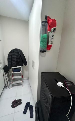 Apartamento à venda com 90m², 3 quartos e 2 vagas Apartamento à venda com 90m², 3 quartos e 2 vagasÁrea de serviço
