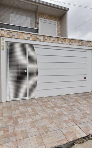 Casa à venda com 75m², 2 quartos e 2 vagasFachada
