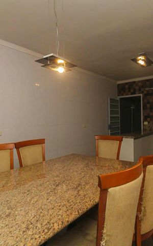 Casa à venda com 180m², 3 quartos e 2 vagas Casa à venda com 180m², 3 quartos e 2 vagasCozinha