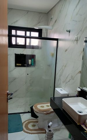 Casa à venda com 160m², 3 quartos e 2 vagas Casa à venda com 160m², 3 quartos e 2 vagasBanheiro