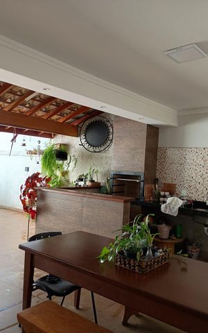 Casa à venda com 160m², 3 quartos e 2 vagas Casa à venda com 160m², 3 quartos e 2 vagasÁrea externa