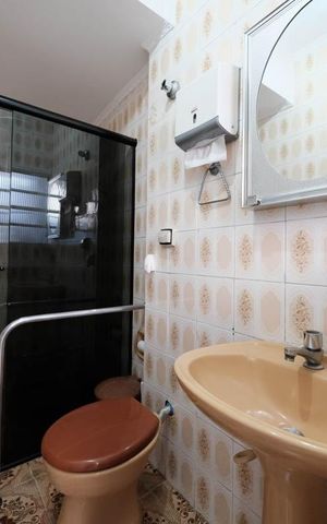 Casa à venda com 129m², 3 quartos e 4 vagasBanheiro