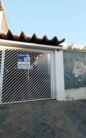 Casa à venda com 129m², 3 quartos e 4 vagasFachada