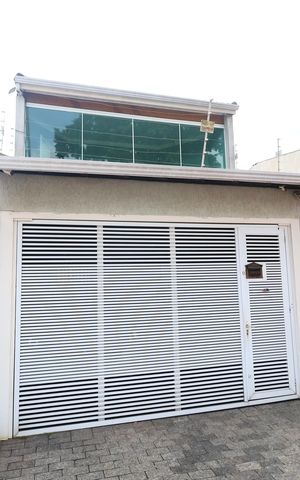 Casa à venda com 160m², 4 quartos e 2 vagasFachada