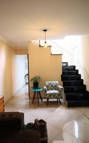 Casa à venda com 160m², 4 quartos e 2 vagasSala