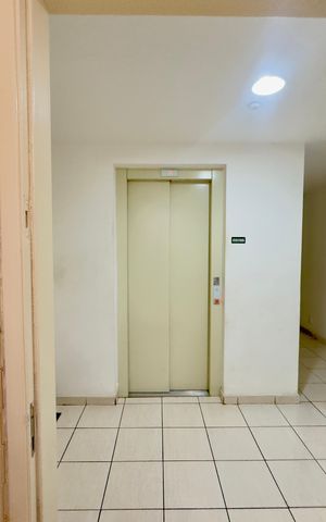 Apartamento à venda com 56m², 3 quartos e 1 vaga Apartamento à venda com 56m², 3 quartos e 1 vagaDetalhe elevador