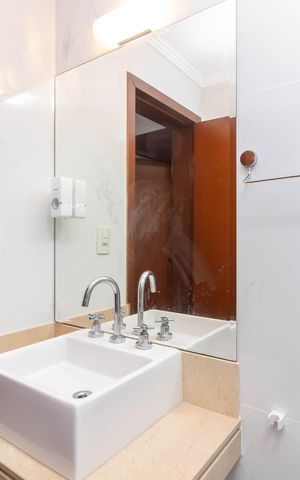 Apartamento à venda com 140m², 3 quartos e 2 vagas Apartamento à venda com 140m², 3 quartos e 2 vagasBanheiro 2